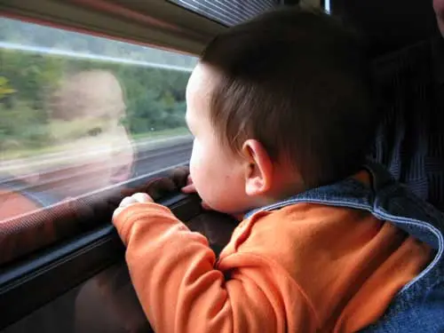 مسافرت با نوزاد در قطار